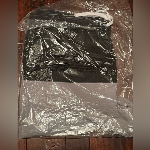 Sonoma Goods For Life Men’s 7" Full
Elastic-Waistband Swim Trunks - Picture 3 of 4